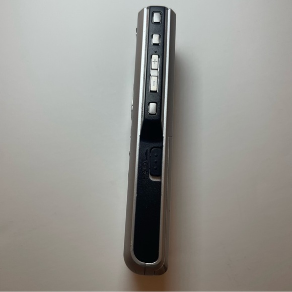 Sony ICD-B100 Handheld Silver Digital Voice Recorder 16MB 8 Hours Recording Time - Picture 14 of 16